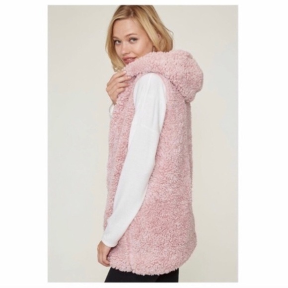 🎉FINAL🎉💕1 LEFT💕 SMALL SHERPA HOODED VEST - Picture 3 of 4